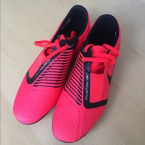 Men’s Size 8 Nike Phantom Venom Red Soccer Cleats
